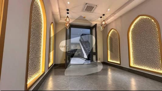 ڈی ایچ اے ڈیفینس فیز 2 ڈی ایچ اے ڈیفینس,اسلام آباد میں 6 کمروں کا 1 کنال مکان 4.5 لاکھ میں کرایہ پر دستیاب ہے۔