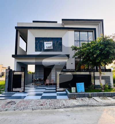 ٹاپ سٹی 1 اسلام آباد میں 5 کمروں کا 10 مرلہ مکان 4.1 کروڑ میں برائے فروخت۔