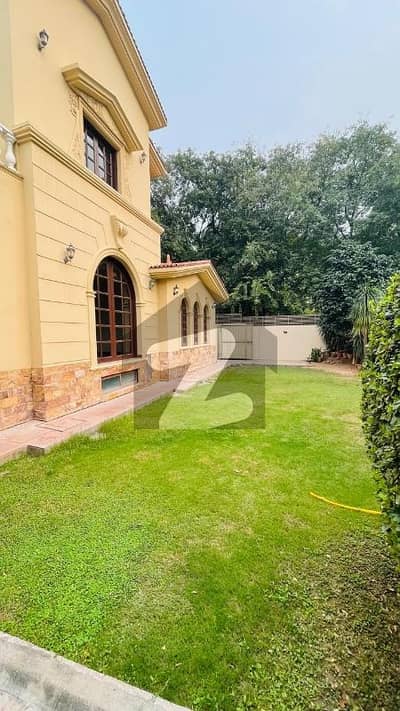 Beautiful Luxury 7 Bedroom House Available For Rent In F-8 Prime &Amp; VIP Location 2 Servant Rooms