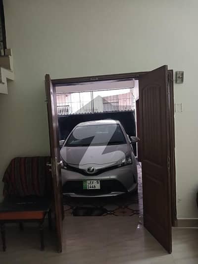 نیو مسلم ٹاؤن لاہور میں 5 کمروں کا 1 کنال مکان 3.5 لاکھ میں کرایہ پر دستیاب ہے۔