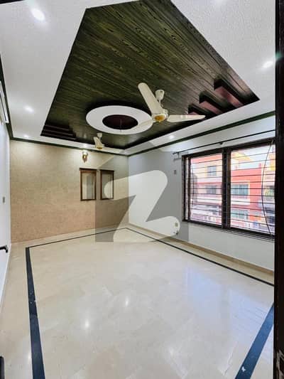 ڈی ۔ 12/1 ڈی ۔ 12,اسلام آباد میں 3 کمروں کا 10 مرلہ بالائی پورشن 1.3 لاکھ میں کرایہ پر دستیاب ہے۔