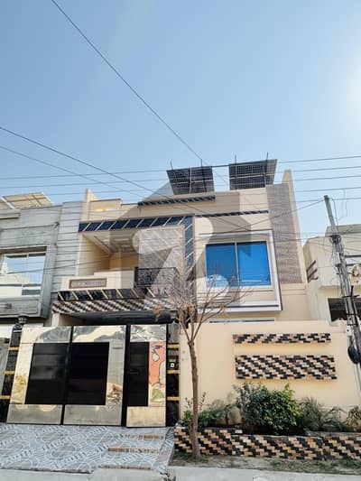 ماڈل ٹاؤن ملتان میں 4 کمروں کا 7 مرلہ مکان 2.5 کروڑ میں برائے فروخت۔