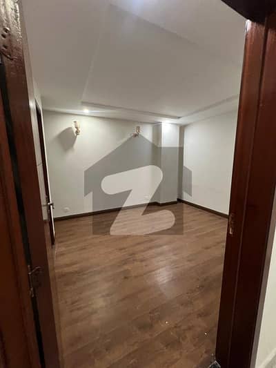 گلبرگ ہائٹس گلبرگ گرینز,گلبرگ,اسلام آباد میں 2 کمروں کا 6 مرلہ فلیٹ 1.9 کروڑ میں برائے فروخت۔