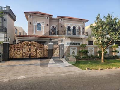 10 MARLA ELEGANT AND FULLY MAINTAINED SUPER HOT LOCATED BUNGALOW IS AVAILABLE IN THE BEST BLOCK OF DHA LAHORE.
