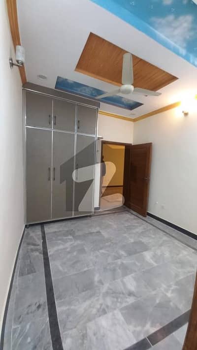 بنی گالہ اسلام آباد میں 6 کمروں کا 6 مرلہ مکان 95.0 ہزار میں کرایہ پر دستیاب ہے۔