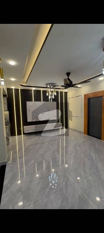 شہباز کمرشل ایریا ڈی ایچ اے فیز 6,ڈی ایچ اے ڈیفینس,کراچی میں 2 کمروں کا 4 مرلہ فلیٹ 2.7 کروڑ میں برائے فروخت۔