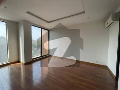 Gulberg Luxury Apartment 3 Bedrooms 2000 Square Feet For Sale