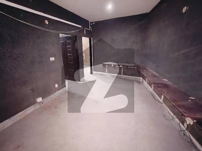 جوہر ٹاؤن فیز 1 جوہر ٹاؤن,لاہور میں 4 مرلہ دفتر 55.0 ہزار میں کرایہ پر دستیاب ہے۔