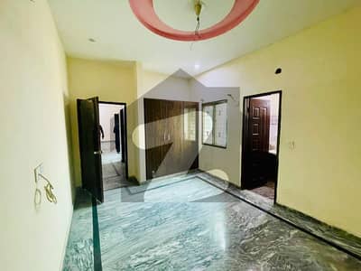 علی پارک کینٹ,لاہور میں 2 کمروں کا 4 مرلہ بالائی پورشن 36.0 ہزار میں کرایہ پر دستیاب ہے۔