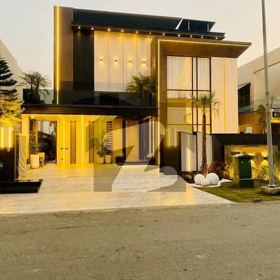 ڈی ایچ اے فیز 7 ڈیفنس (ڈی ایچ اے),لاہور میں 4 کمروں کا 10 مرلہ مکان 4.9 کروڑ میں برائے فروخت۔