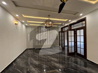 آئی ۔ 8 اسلام آباد میں 3 کمروں کا 12 مرلہ بالائی پورشن 2.75 لاکھ میں کرایہ پر دستیاب ہے۔