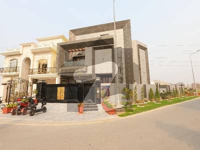 پارک ویو سٹی ۔ کرسٹل بلاک پارک ویو سٹی,لاہور میں 6 کمروں کا 15 مرلہ مکان 6.5 کروڑ میں برائے فروخت۔