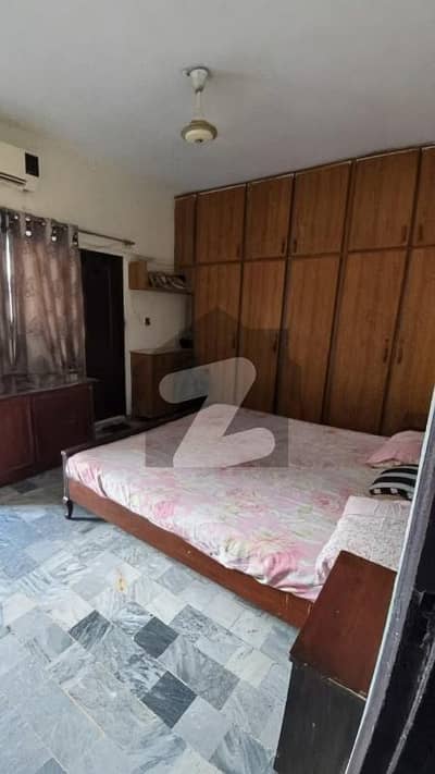 فیڈرل بی ایریا ۔ بلاک 13 فیڈرل بی ایریا,کراچی میں 3 کمروں کا 16 مرلہ زیریں پورشن 1.3 لاکھ میں کرایہ پر دستیاب ہے۔