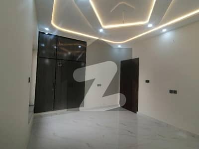 ملتان پبلک سکول روڈ ملتان میں 4 کمروں کا 5 مرلہ مکان 52.0 ہزار میں کرایہ پر دستیاب ہے۔