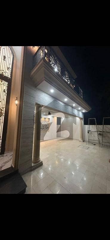 نیسپاک ہاؤسنگ سوسائٹی فیز 3 - بلاک اے نیسپاک سکیم فیز 3,ڈیفینس روڈ,لاہور میں 4 کمروں کا 1 کنال مکان 5.7 کروڑ میں برائے فروخت۔