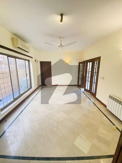 F-8 Triple Storey Elegant House For Rent, 6 Beautiful Beds, Rent 7.50 Lakhs