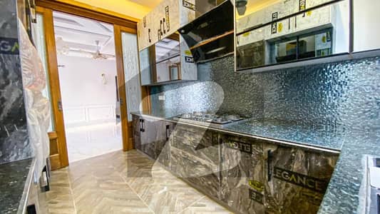 ڈی ایچ اے فیز 4 ڈیفنس (ڈی ایچ اے),لاہور میں 4 کمروں کا 10 مرلہ مکان 4.3 کروڑ میں برائے فروخت۔