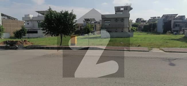 بحریہ ٹاؤن فیز 8 - بلاک اے1 بحریہ ٹاؤن فیز 8,بحریہ ٹاؤن راولپنڈی,راولپنڈی میں 1 کنال رہائشی پلاٹ 2.15 کروڑ میں برائے فروخت۔