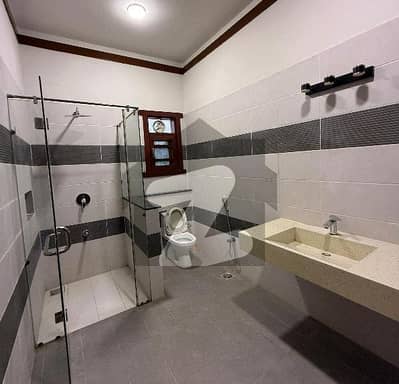 300 Square Yards House In Karachi Is Available For sale