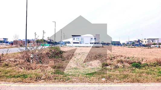 ڈی ایچ اے فیز 7 - بلاک یو فیز 7,ڈیفنس (ڈی ایچ اے),لاہور میں 1 کنال رہائشی پلاٹ 4.7 کروڑ میں برائے فروخت۔