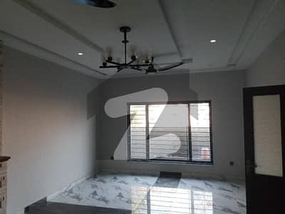 نیول اینکریج اسلام آباد میں 6 کمروں کا 14 مرلہ مکان 5.8 کروڑ میں برائے فروخت۔