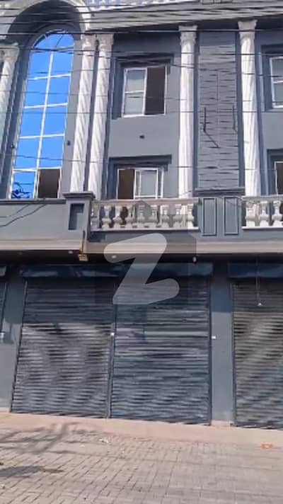 بوسان روڈ ملتان میں 6 کمروں کا 1 کنال عمارت 7.0 لاکھ میں کرایہ پر دستیاب ہے۔