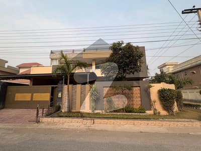 حیات آباد فیز 6 حیات آباد,پشاور میں 10 کمروں کا 1 کنال مکان 14.5 کروڑ میں برائے فروخت۔