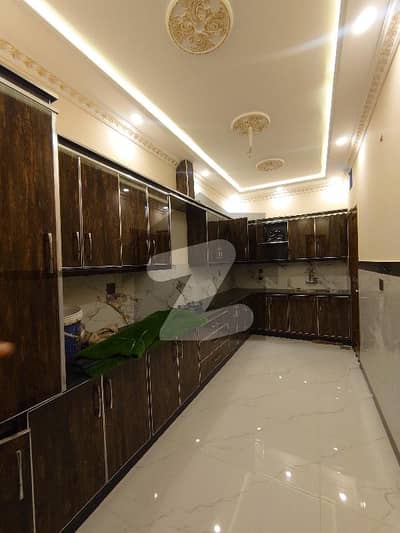 جوبلی ٹاؤن ۔ بلاک ایف جوبلی ٹاؤن,لاہور میں 5 کمروں کا 5 مرلہ مکان 2.2 کروڑ میں برائے فروخت۔