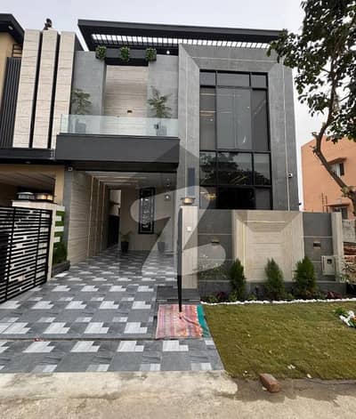 ڈی ایچ اے 9 ٹاؤن ڈیفنس (ڈی ایچ اے),لاہور میں 3 کمروں کا 5 مرلہ مکان 2.2 کروڑ میں برائے فروخت۔