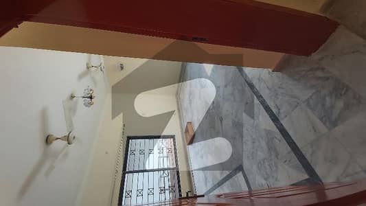 جی ۔ 11 اسلام آباد میں 3 کمروں کا 1 کنال بالائی پورشن 1.5 لاکھ میں کرایہ پر دستیاب ہے۔