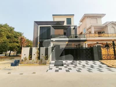 سینٹرل پارک ۔ بلاک اے سینٹرل پارک ہاؤسنگ سکیم,لاہور میں 5 کمروں کا 10 مرلہ مکان 4.35 کروڑ میں برائے فروخت۔