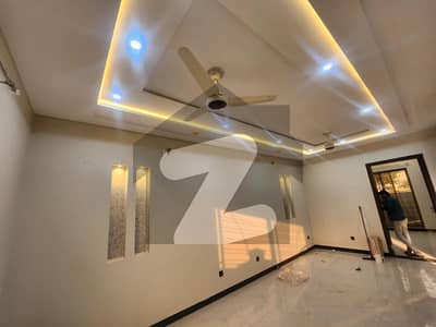 ڈی ایچ اے 11 رہبر لاہور میں 3 کمروں کا 5 مرلہ مکان 1.1 لاکھ میں کرایہ پر دستیاب ہے۔