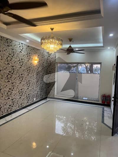 فضائیہ ہاؤسنگ سکیم فیز 1 - بلاک ڈی فضائیہ ہاؤسنگ سکیم فیز 1,فضائیہ ہاؤسنگ سکیم,لاہور میں 3 کمروں کا 6 مرلہ کمرہ 60.0 ہزار میں کرایہ پر دستیاب ہے۔