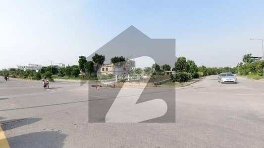 ٹاپ سٹی 1 اسلام آباد میں 10 مرلہ رہائشی پلاٹ 2.1 کروڑ میں برائے فروخت۔