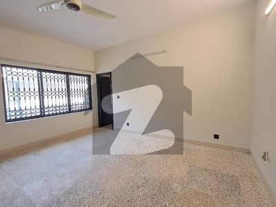 ایف ۔ 10 اسلام آباد میں 3 کمروں کا 1 کنال بالائی پورشن 1.8 لاکھ میں کرایہ پر دستیاب ہے۔