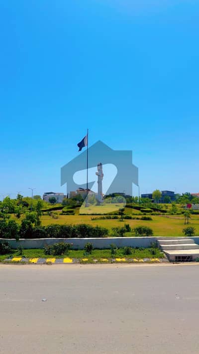 1 Kanal Plot Main Boulevard Block J Near To Roundabout For Sale