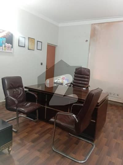 فیصل ٹاؤن ۔ بلاک سی فیصل ٹاؤن,لاہور میں 3 کمروں کا 1 کنال مکان 2.15 لاکھ میں کرایہ پر دستیاب ہے۔