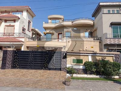 10 Marla Used House With Gas Meter Installed For Sale In Central Park Housing Scheme Lahore