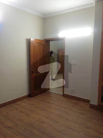 Model town C block Bank Sqare Market 2nd Floor 350 Square Feet Commercial Space Available For Rent