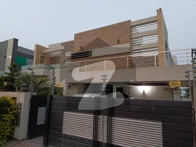 ڈی ایچ اے فیز 6 ڈیفنس (ڈی ایچ اے),لاہور میں 5 کمروں کا 1 کنال مکان 10.5 کروڑ میں برائے فروخت۔