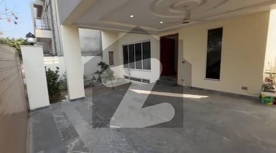 ٹاپ سٹی 1 - بلاک اے ٹاپ سٹی 1,اسلام آباد میں 7 کمروں کا 10 مرلہ مکان 2.0 لاکھ میں کرایہ پر دستیاب ہے۔