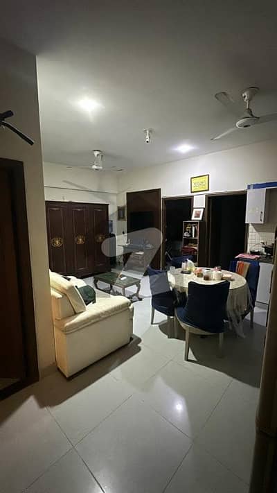 راحت کمرشل ایریا ڈی ایچ اے فیز 6,ڈی ایچ اے ڈیفینس,کراچی میں 3 کمروں کا 5 مرلہ فلیٹ 1.25 لاکھ میں کرایہ پر دستیاب ہے۔