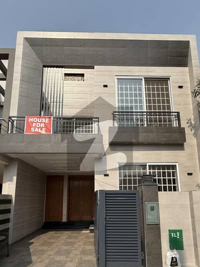 5 MARLA PRIME LOCATION 80Ft ROAD HOUSE FOR SALE IN F-BLOCK