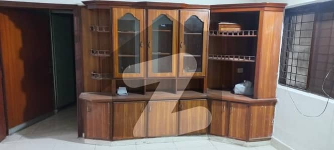 جوہر ٹاؤن لاہور میں 2 کمروں کا 10 مرلہ زیریں پورشن 70.0 ہزار میں کرایہ پر دستیاب ہے۔