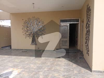 ڈی ایچ اے فیز 8 ڈی ایچ اے ڈیفینس,کراچی میں 3 کمروں کا 1 کنال زیریں پورشن 2.75 لاکھ میں کرایہ پر دستیاب ہے۔