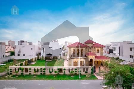 ڈی ایچ اے فیز 6 ڈیفنس (ڈی ایچ اے),لاہور میں 5 کمروں کا 2 کنال مکان 13.5 کروڑ میں برائے فروخت۔