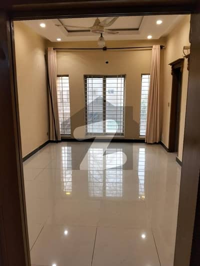 بحریہ ٹاؤن فیز 7 بحریہ ٹاؤن راولپنڈی,راولپنڈی میں 3 کمروں کا 14 مرلہ بالائی پورشن 85.0 ہزار میں کرایہ پر دستیاب ہے۔ بحریہ ٹاؤن فیز 7 بحریہ ٹاؤن راولپنڈی,راولپنڈی میں 3 کمروں کا 14 مرلہ بالائی پورشن 85.0 ہزار میں کرایہ پر دستیاب ہے۔