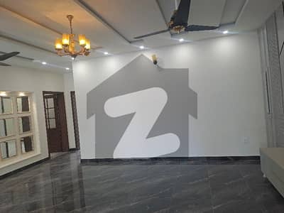 آئی ۔ 8 اسلام آباد میں 6 کمروں کا 14 مرلہ مکان 6.0 لاکھ میں کرایہ پر دستیاب ہے۔