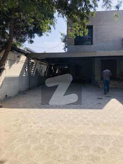 Spacious 1000 Yards Bungalow Available For Commercial Use