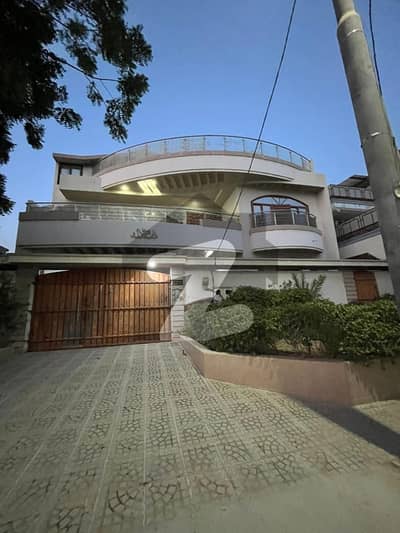 400sq yard house available for sale SUI GAS, KE meter Water available Main 150ft wide road west open Transfer Property